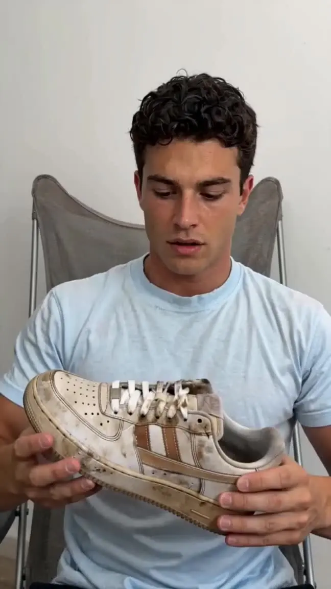 Sneaker & shoe ads template example